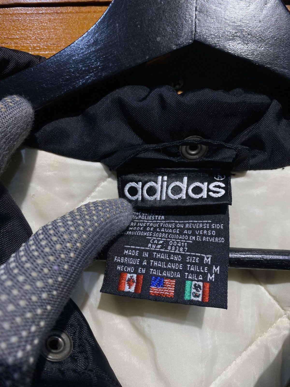 Adidas Vintage Adidas Originals Trefoil Black Nylon Jacket Stripes Size US M / EU 48-50 / 2 - 9 Thumbnail