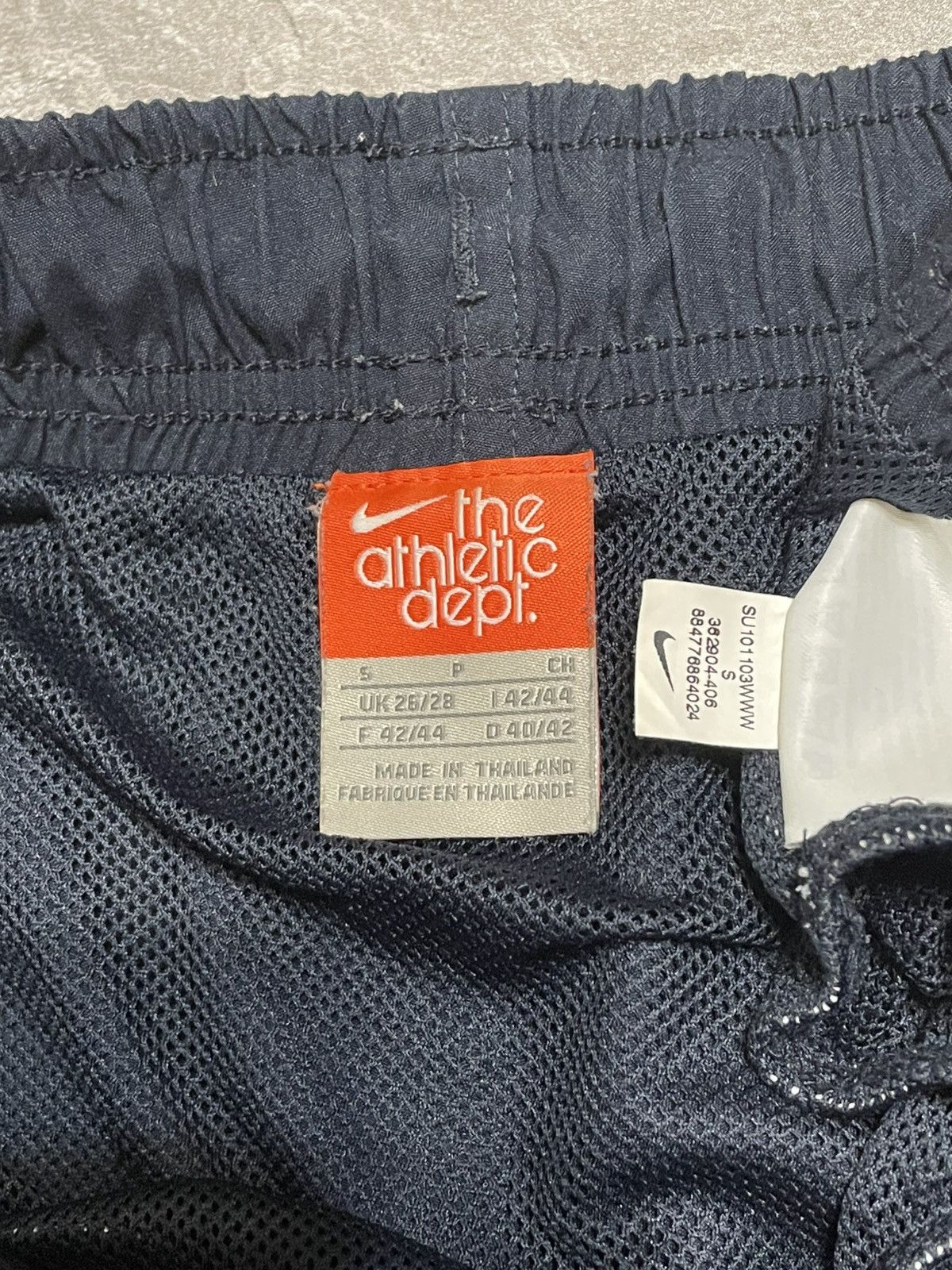 Nike Vintage Nike Basketball Swoosh Big Logo Track Shorts Y2k Size US 30 / EU 46 - 4 Thumbnail