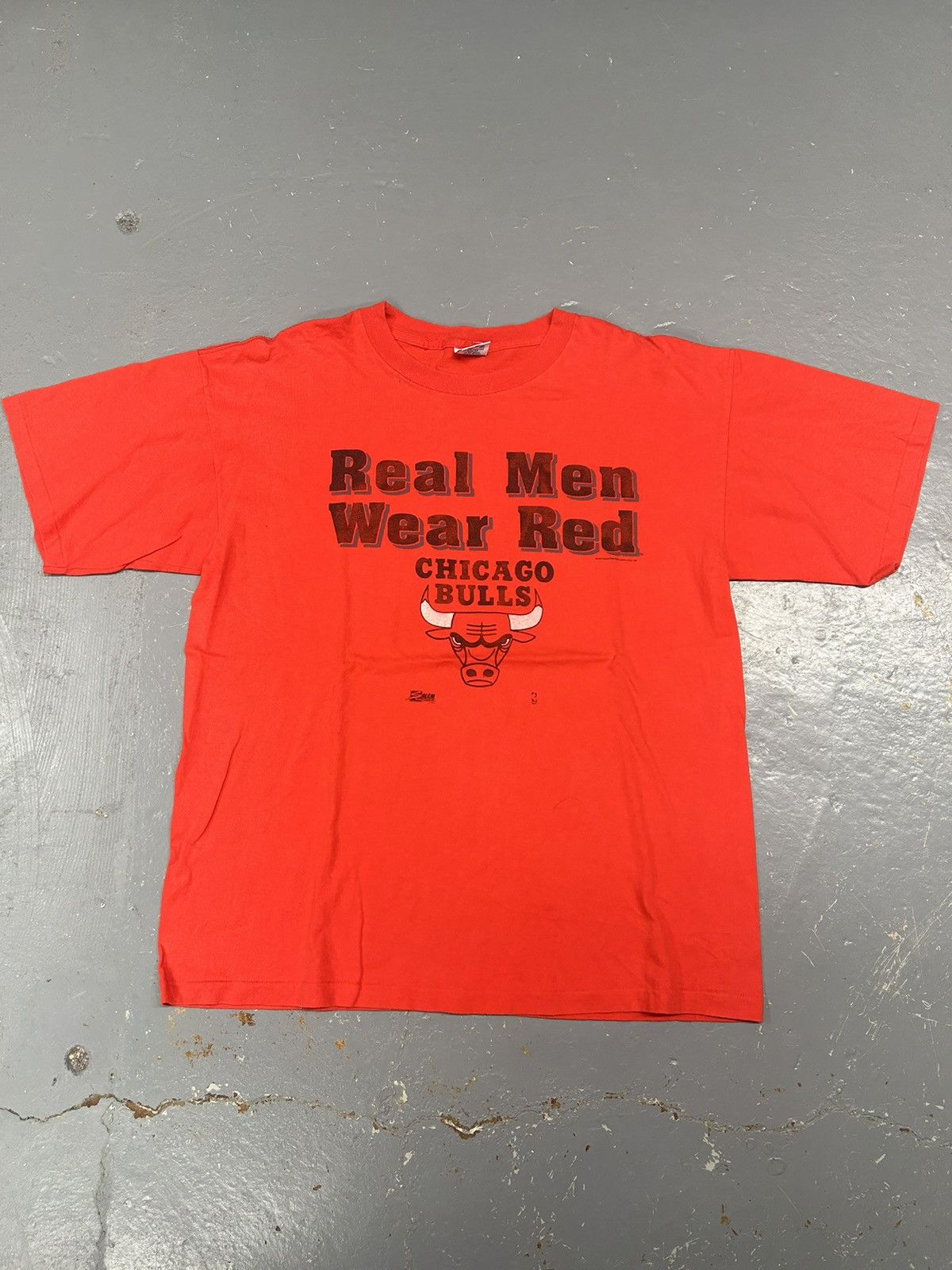 NBA × Vintage Crazy Vintage 90s Essential Chicago Bulls NBA Script T-Shirt Size US XL / EU 56 / 4 - 1 Thumbnail