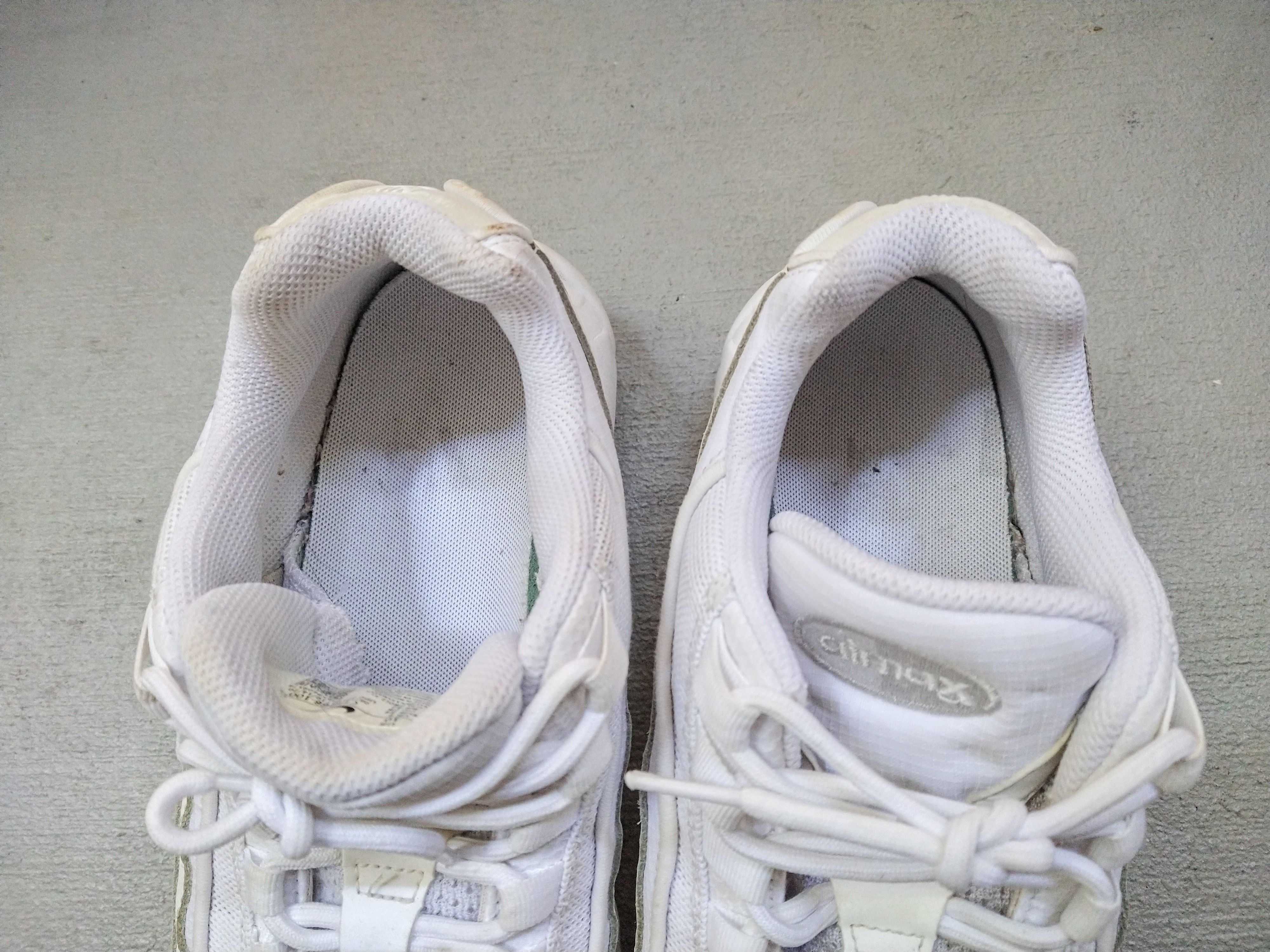 Nike Nike Air Max 95 Essential Triple White Size 10 CT1268-100 Size US 10 / EU 43 - 11 Thumbnail