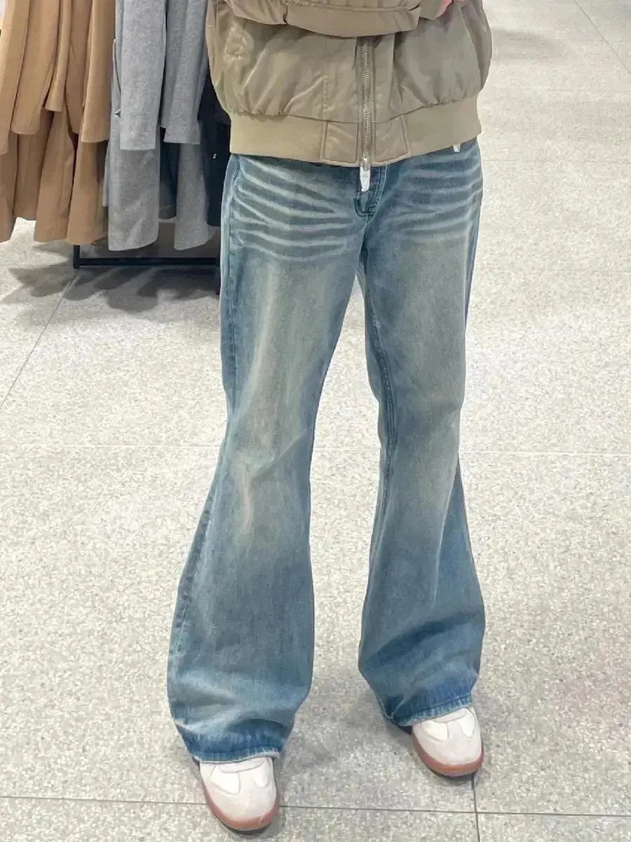 Japanese Brand Retro cat whiskers casual loose slightly flared jeans Size US 32 / EU 48 - 5 Thumbnail
