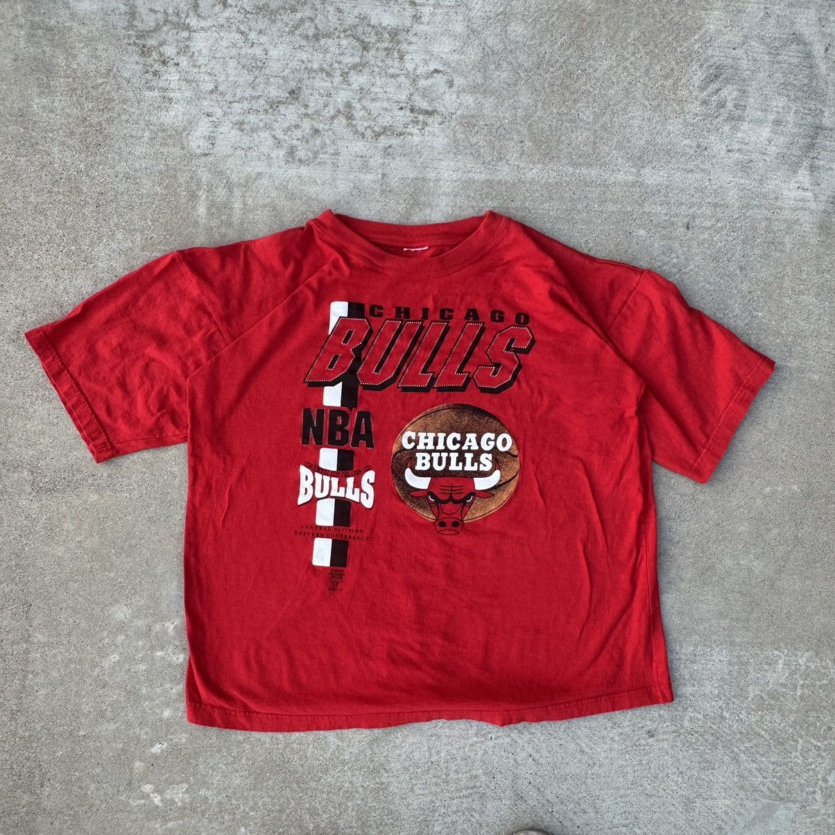 Vintage 90s Red Chicago Bulls Graphic Tee Fits Boxy Medium