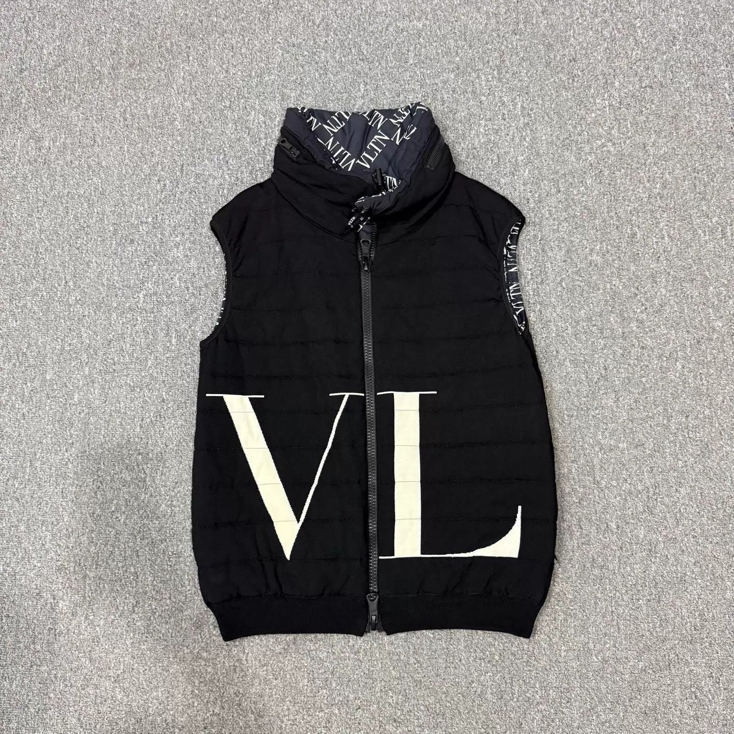 Valentino Valentino Black Down Vest L 99 New Size US L / EU 52-54 / 3 - 1 Thumbnail