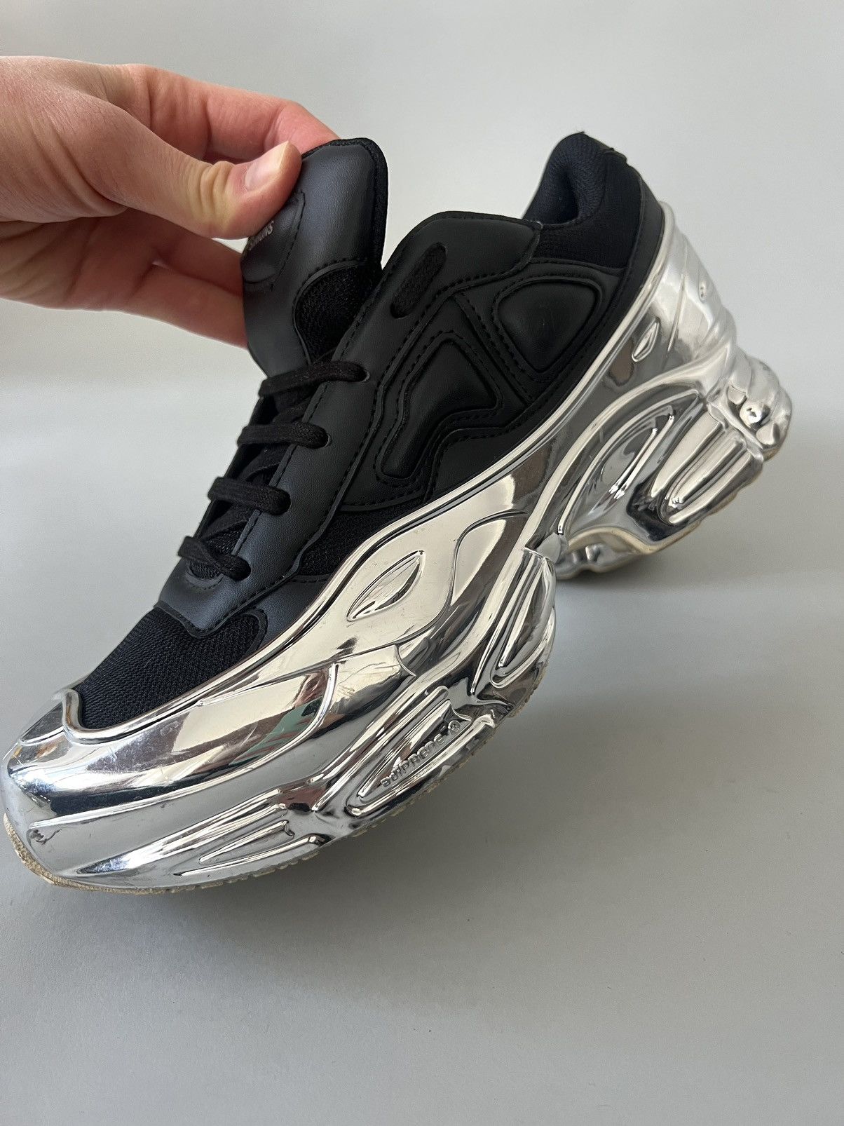 Raf Simons Raf Simons Ozweego Black Silver Metallic Size US 7 / EU 40 - 2 Thumbnail