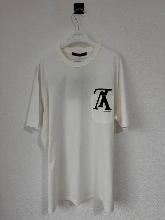 Louis Vuitton Louis Vuitton T-shirt Size US L / EU 52-54 / 3 - 1 Thumbnail