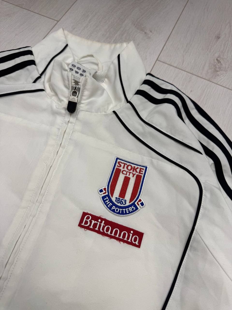 Adidas × Vintage Stoke City Jacket With Zipped White Adidas Mens Size L Size US L / EU 52-54 / 3 - 5 Thumbnail