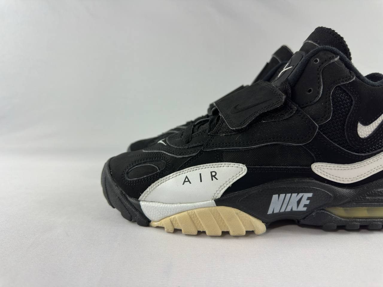 Nike Nike Air Max Zoom Turf 'Black White Yellow' 2012 Size US 7.5 / EU 40-41 - 10 Thumbnail