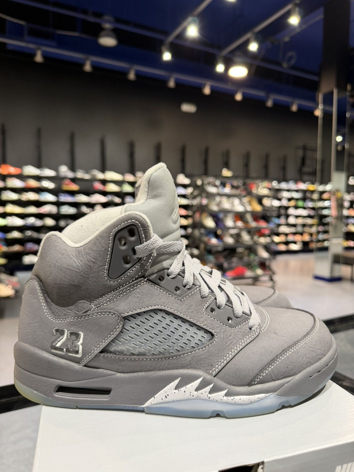 Jordan Brand Size 7.5 - Jordan 5 Retro Wolf Grey Size US 7.5 / EU 40-41 - 3 Thumbnail