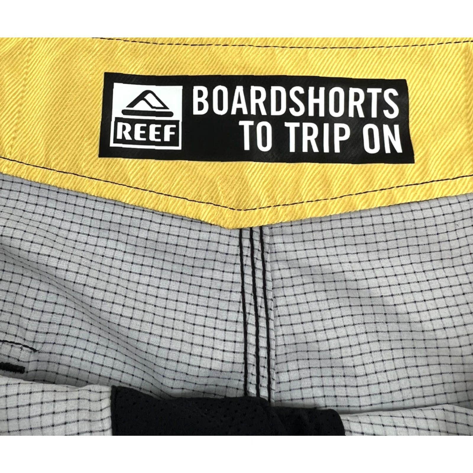 REEF Mens Reef Boardshorts Trunks To Swim Bottom Size 36 Black Red Multicolor Colorful 36 Mens Good condition Pre owned Size US 36 / EU 52 - 2 Thumbnail