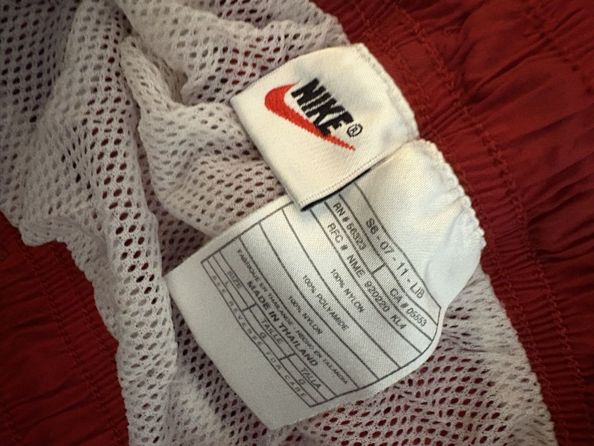 Nike Nike Vintage Nylon shorts Size US 32 / EU 48 - 4 Thumbnail