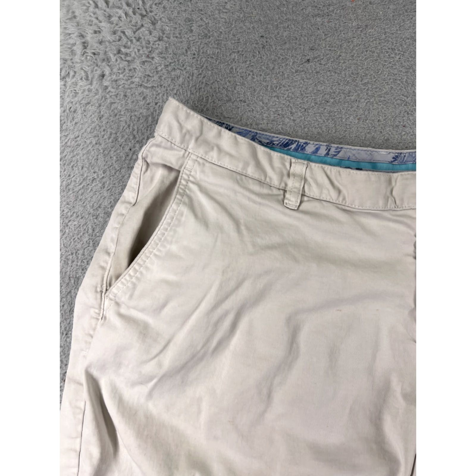 Tommy Bahama Tommy Bahama Shorts Men Flat Front Bermuda Casual Beach 40 Beige Logo Pockets Inseam 10 in Regular Fit Adults Mens Size US 40 / EU 56 - 6 Thumbnail