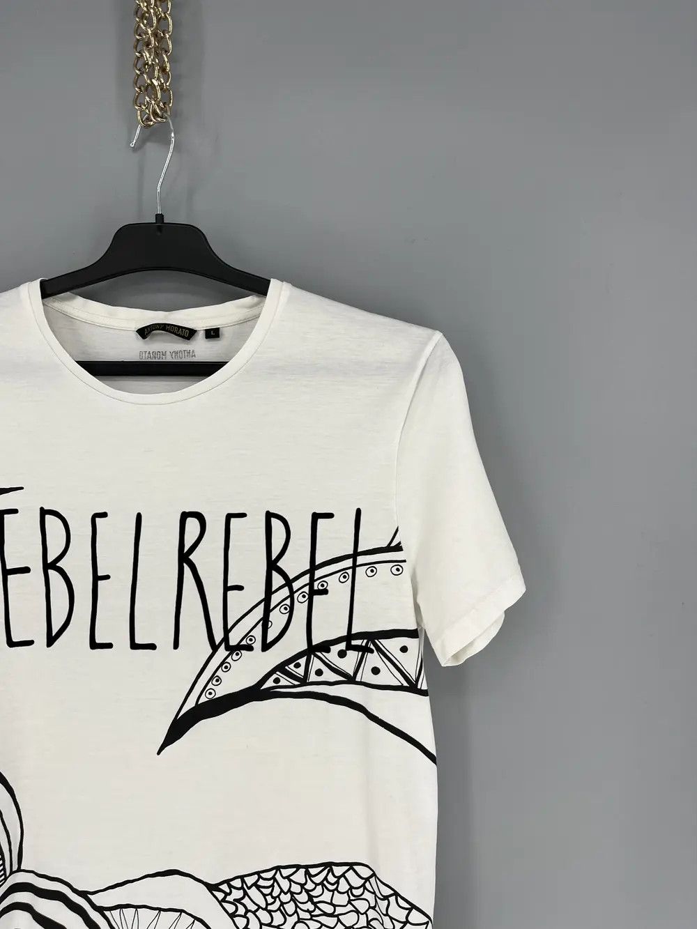 Vintage Antony Morato "REBELREBEL" Avant Garde Designer Y2k Tee Size US L / EU 52-54 / 3 - 5 Thumbnail