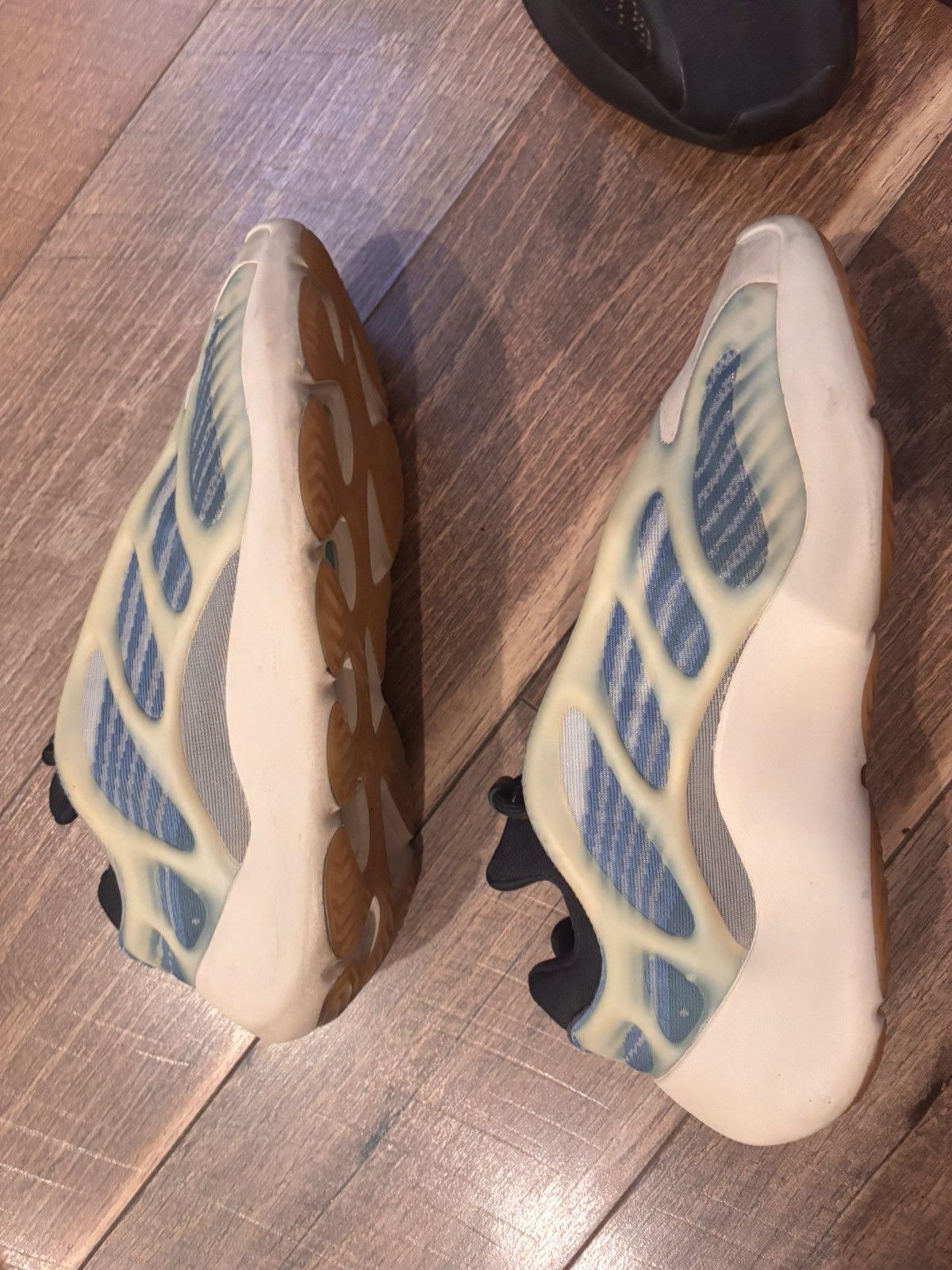 Yeezy Adidas Yeezy 700 V3 Kyanite Size US 11 / EU 44 - 3 Thumbnail