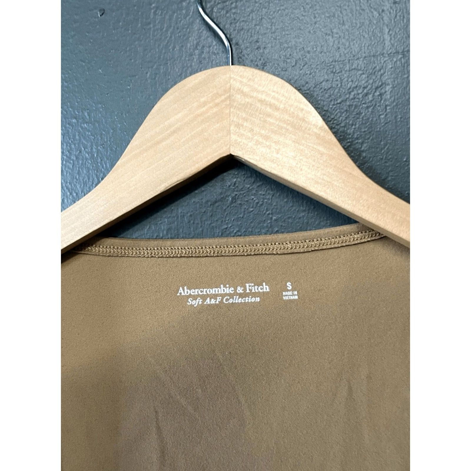 Abercrombie & Fitch Abercrombie & Fitch Womens T-Shirt Long Sleeve Yellow Size S Size S / US 4 / IT 40 - 3 Thumbnail