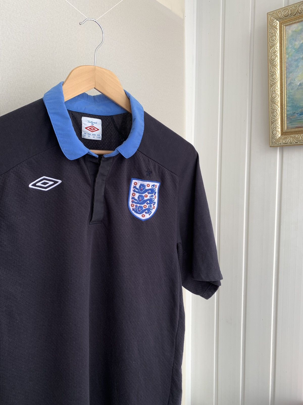 Umbro Umbro ENGLAND 2011-2012 Away Shirt Soccer Jersey Size L Size US L / EU 52-54 / 3 - 2 Thumbnail