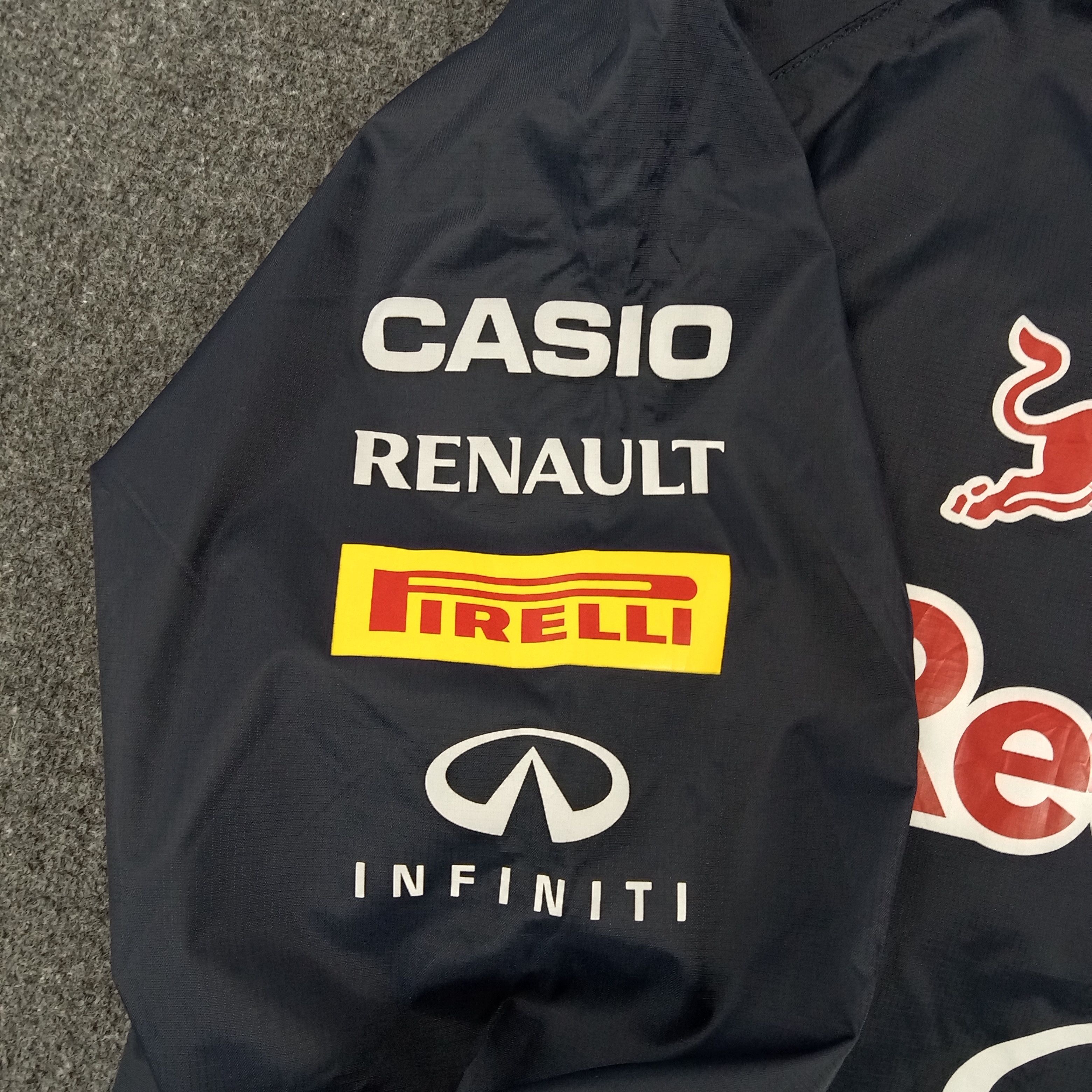 Pepe Jeans × Red Bull × Vintage Redbull Racing X Pepe Jeans Outdoor Waterproof Jacket Size US M / EU 48-50 / 2 - 4 Thumbnail