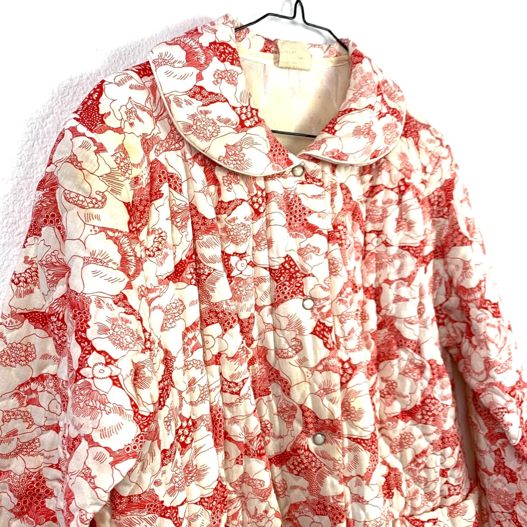 Vintage VINTAGE Mod Floral Red White Button Quilted Long Robe Size 18 Size ONE SIZE - 2 Thumbnail
