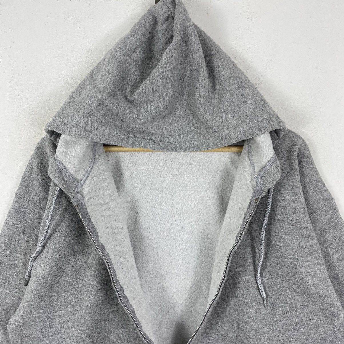 Vintage Gildan Queen Bee Anniversary Zip Hoodie Y2K Streetwear L Size US L / EU 52-54 / 3 - 4 Thumbnail