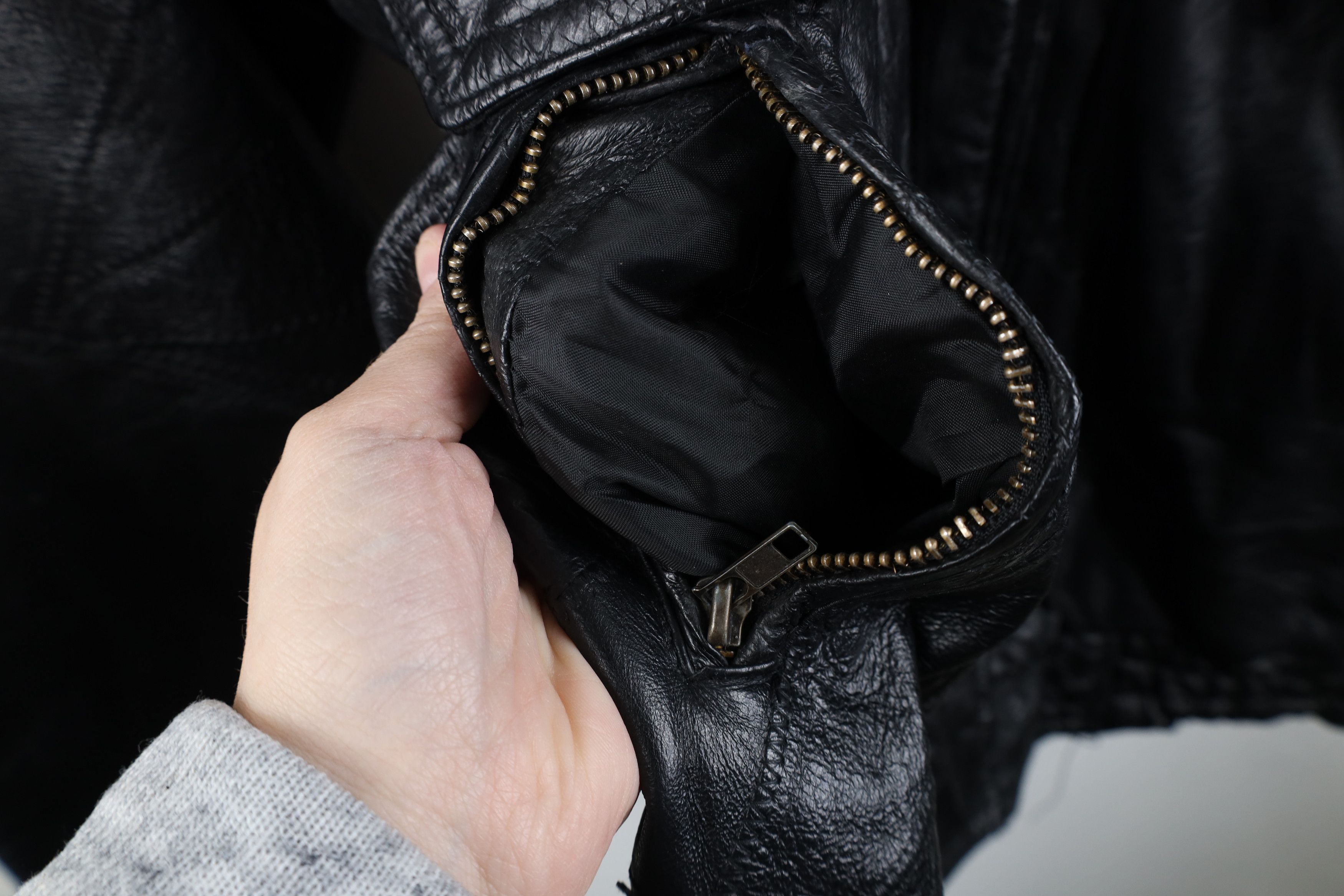 Vintage Vintage 90s Desert Storm Shield Leather Bomber Jacket Black Size US XXL / EU 58 / 5 - 8 Thumbnail