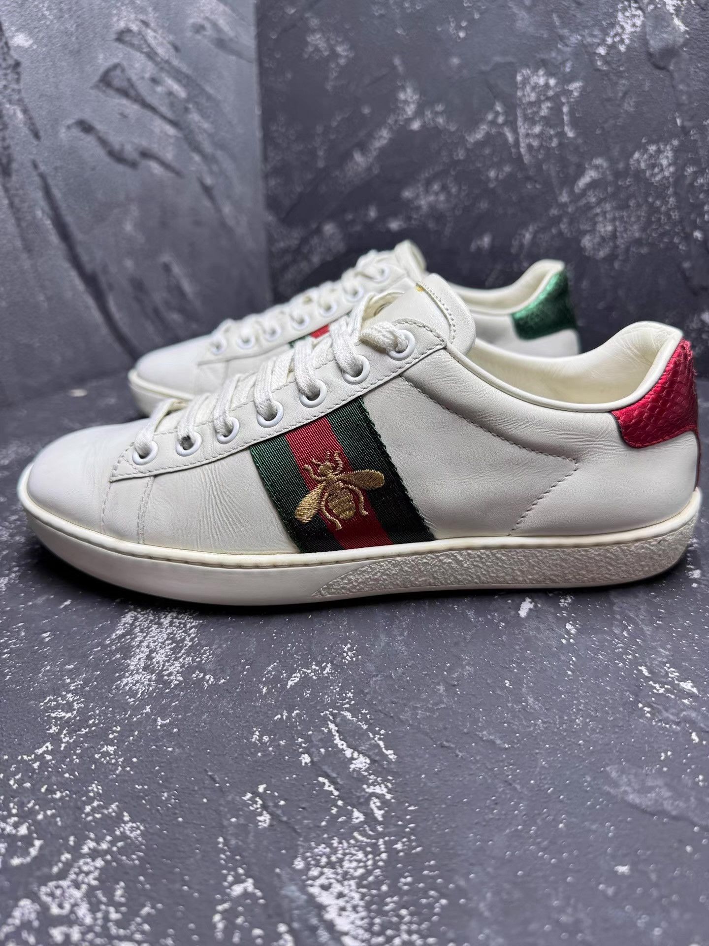 Gucci GUCCI Bee Accent White Sneakers withRed Green Heel Tab Q10 Size US 5 / IT 35 - 7 Thumbnail