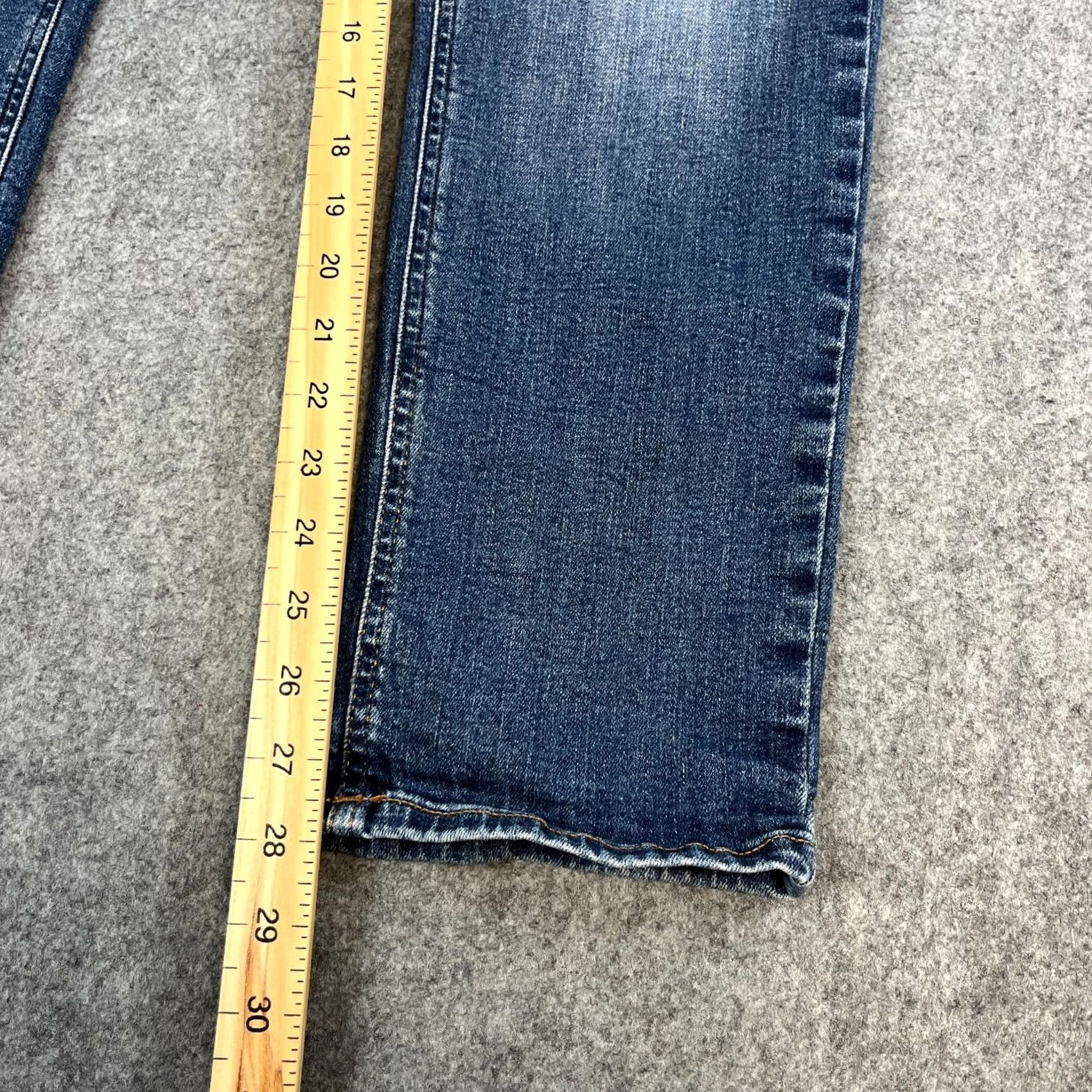 Tommy Hilfiger Tommy Hilfiger Jeans Slim Scanton 32 30 Mid Wash Blue Whiskers Stretch Logo Mens Denim 5-Pocket Style Tapered Blue Jeans Regular Size US 32 / EU 48 - 4 Thumbnail