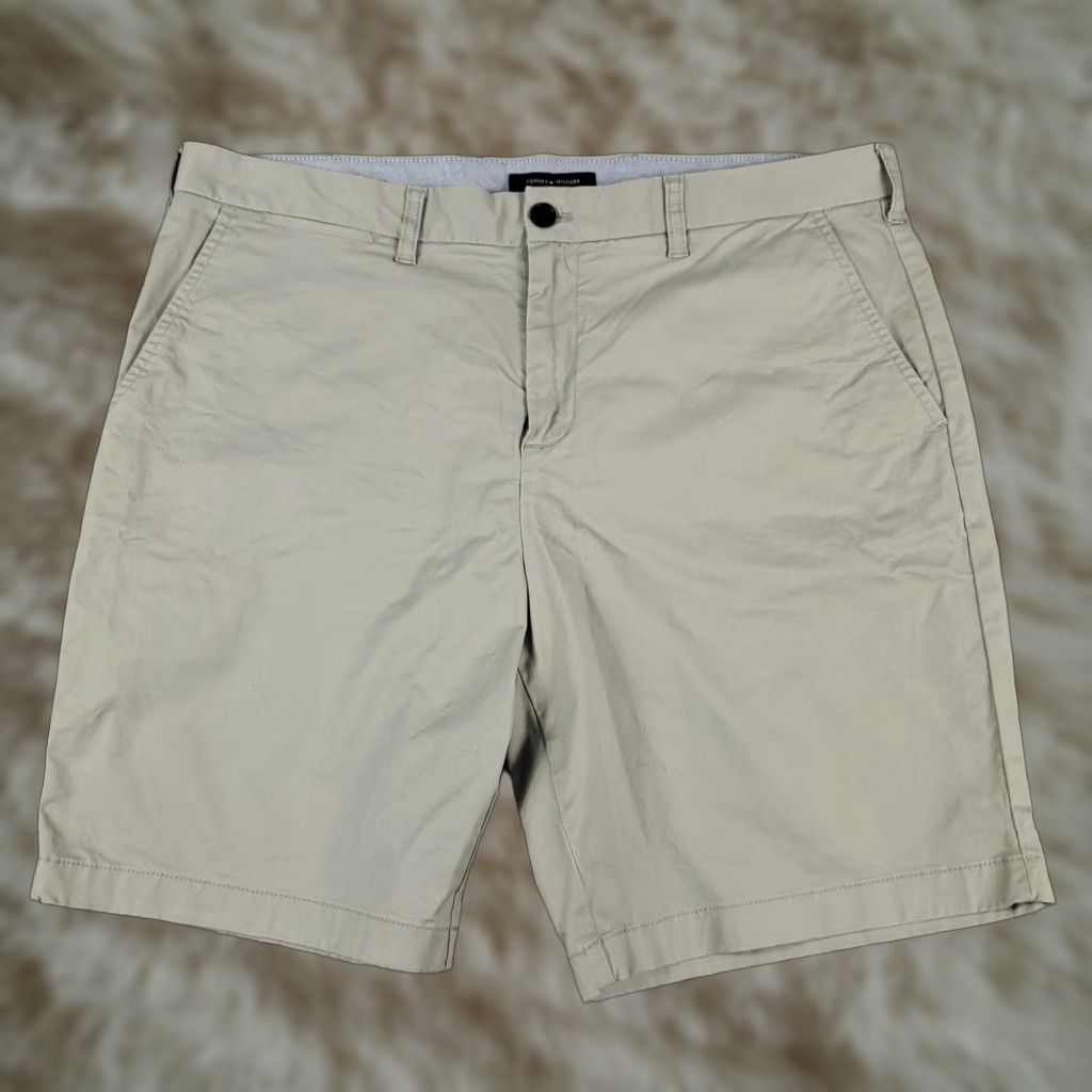 Tommy Hilfiger VINTAGE Tommy Hilfiger Shorts Mens Size 38 Beige Casual Flat Front Chino Size US 38 / EU 54 - 1 Thumbnail