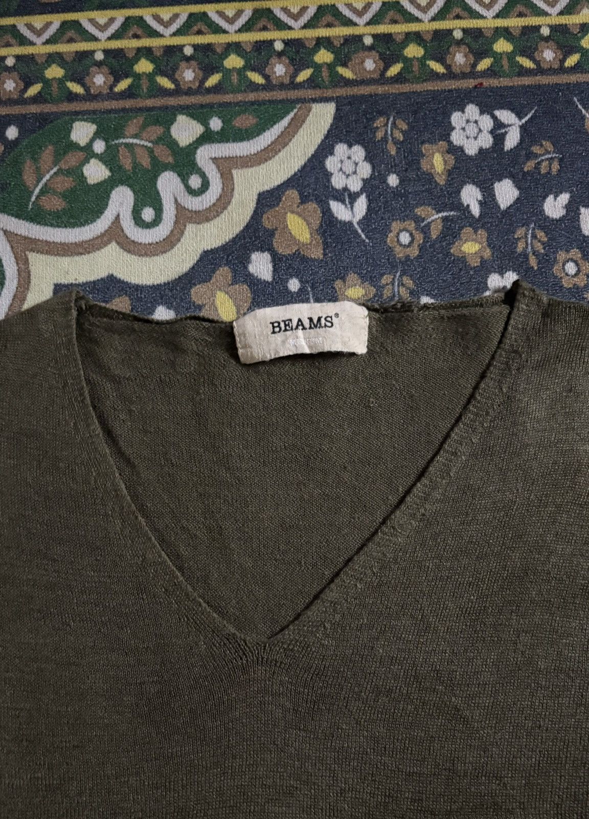 Beams Plus Vintage BEAMS Vneck Distressed T-Shirt Size US S / EU 44-46 / 1 - 5 Thumbnail