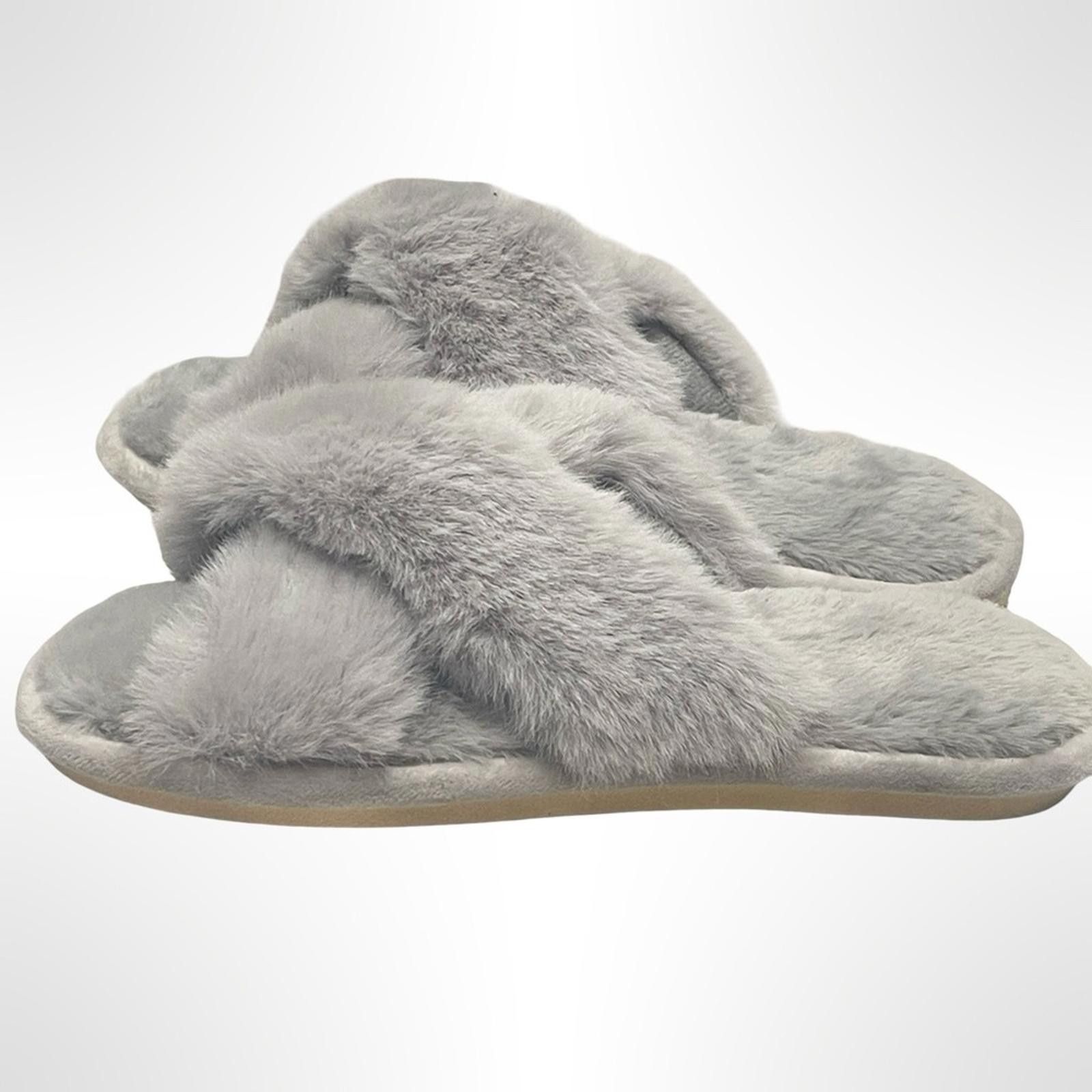 NBDN Nobrandedon Cozy Gray Faux Fur Women's Slippers size L Size US 8 / IT 38 - 1 Thumbnail