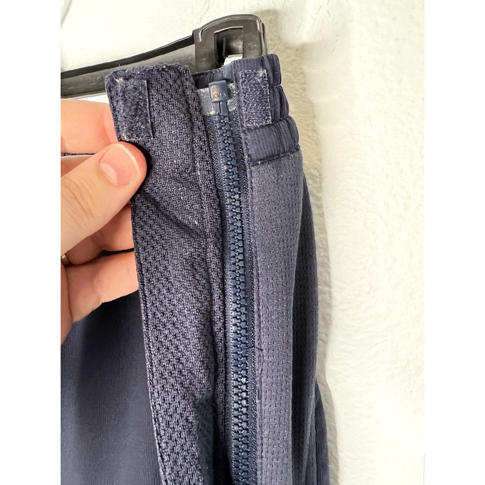 Adidas VINTAGE Adidas Pants Mens Large Blue Full Zip Side Windbreaker Y2K 3 Stripes 90s Athleisure Retro Straight Pockets Zip Pocket Track Pants Size US 33 - 7 Thumbnail