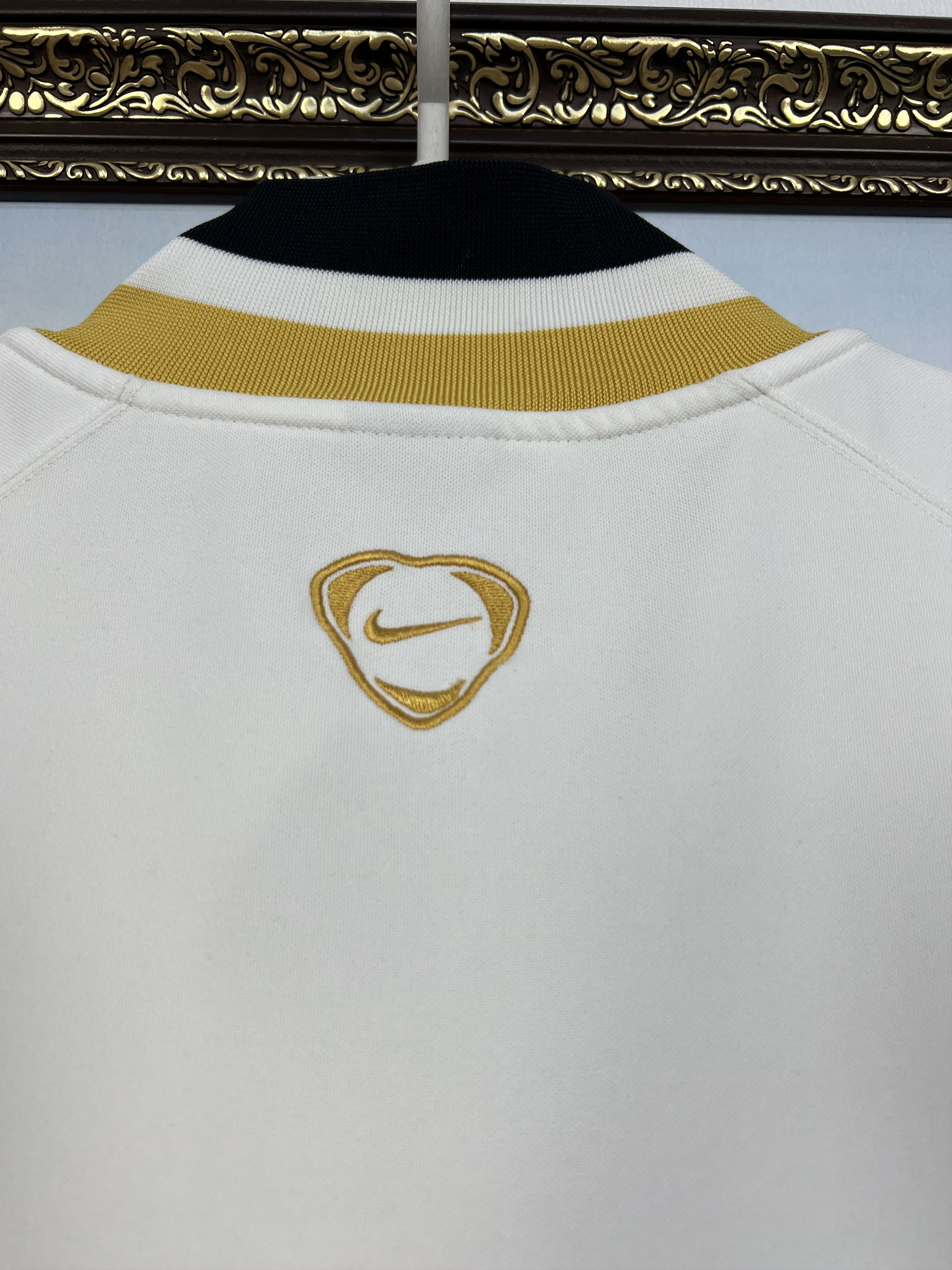 Nike Vintage Nike Borussia Dortmund White Bomber Jacket Football Size US M / EU 48-50 / 2 - 14 Thumbnail