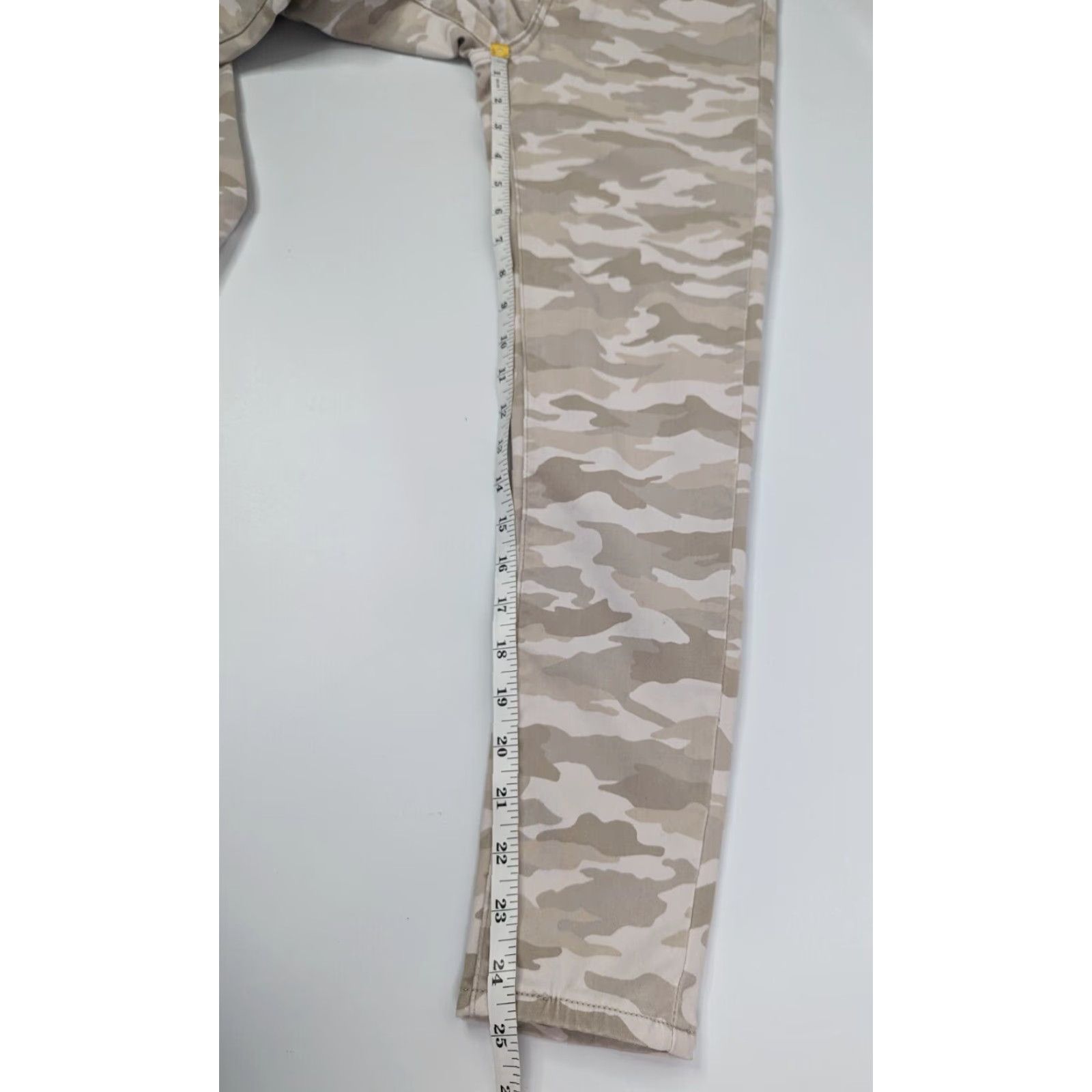 Levi's Levi's 720 High Rise Super Skinny Crop Jeans Beige Camo Women Size 25 Regular Cotton Blend Pants Size 42" / US 20 - 7 Thumbnail