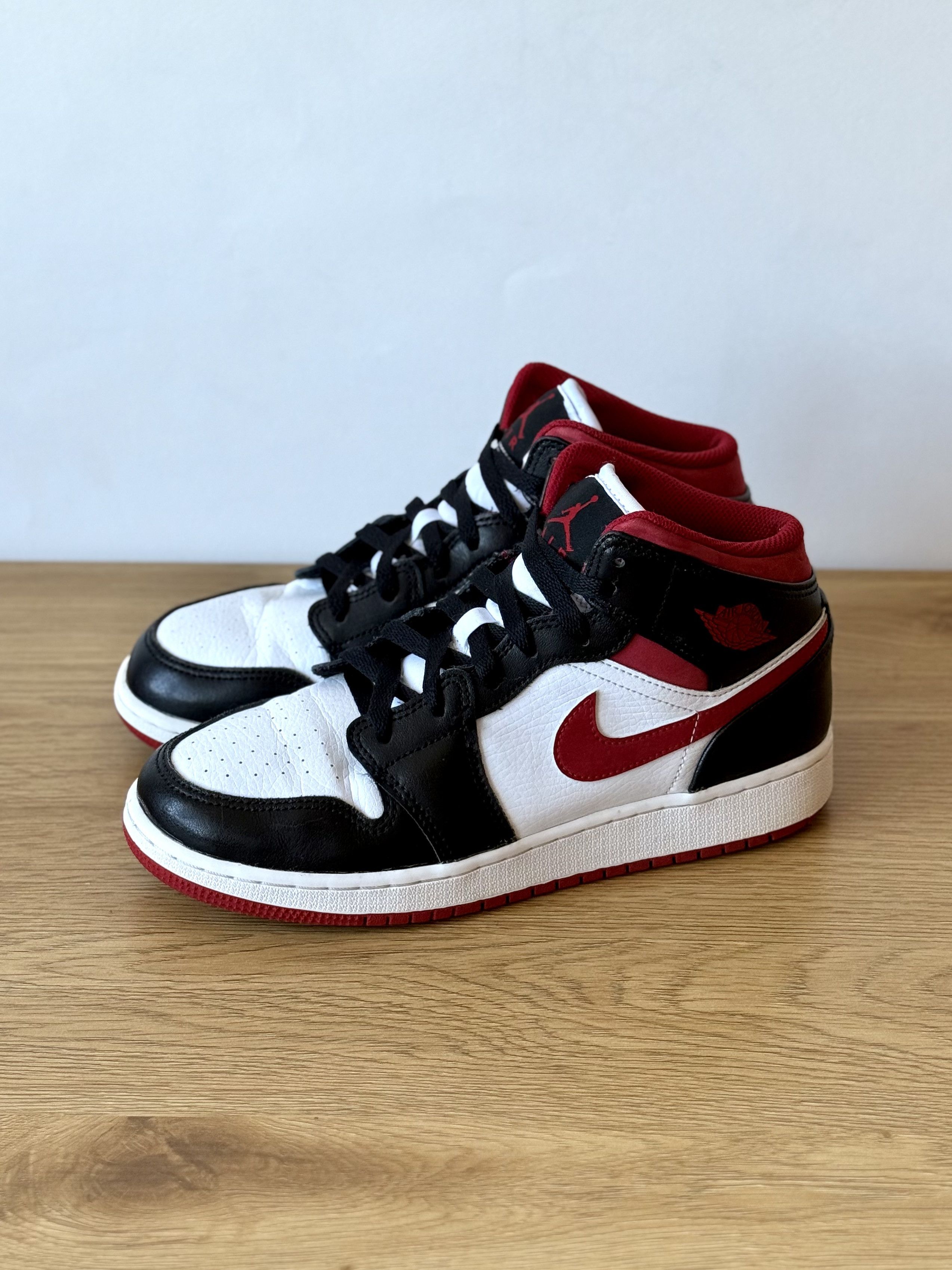 Jordan Brand Air Jordan 1 Mid GS Gym Red Black US7.5 Size US 7.5 / IT 37.5 - 2 Thumbnail