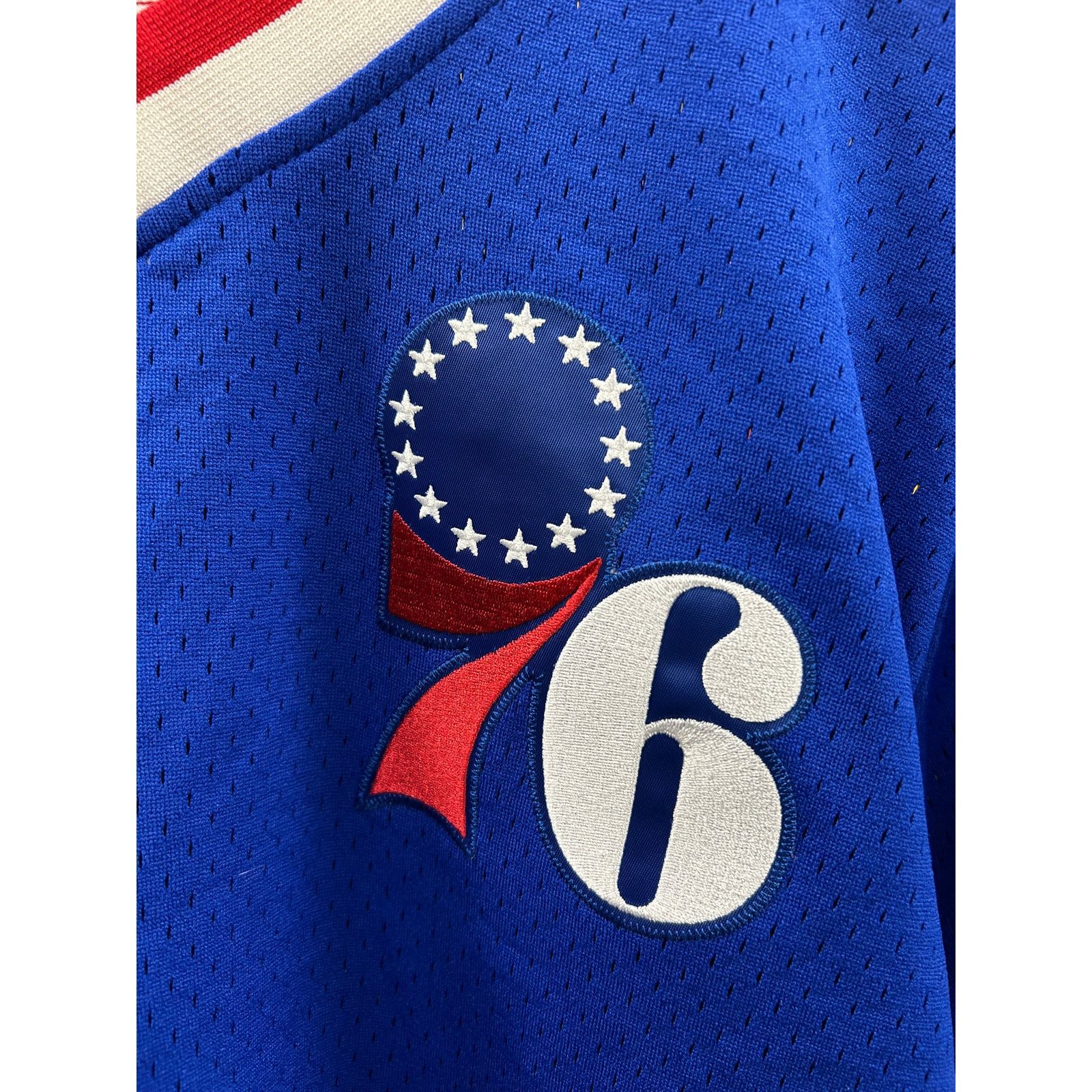 Mitchell & Ness Philadelphia 76ers "Hardwood Classics" V-neck mesh T-shirt Size US L / EU 52-54 / 3 - 5 Thumbnail
