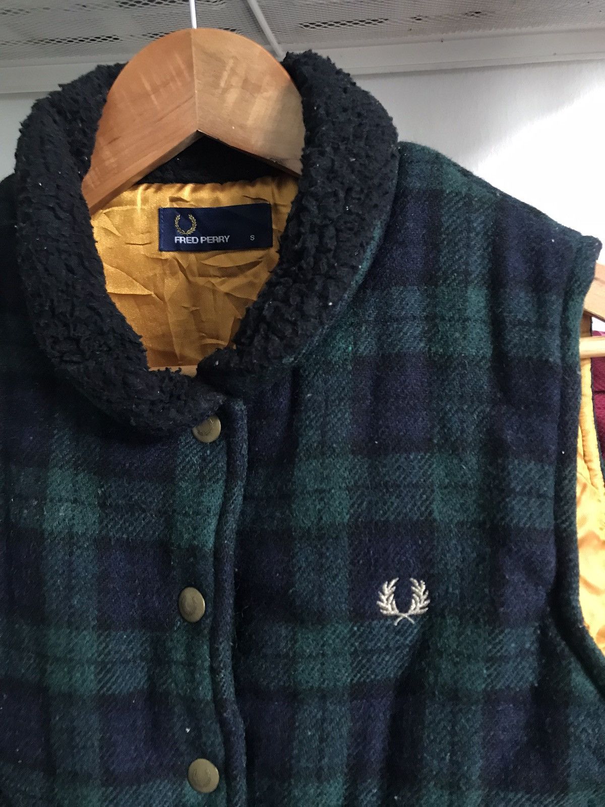 Fred Perry × Vintage VTG FRED PERRY Faux Fur Vest for Men Size US S / EU 44-46 / 1 - 4 Thumbnail