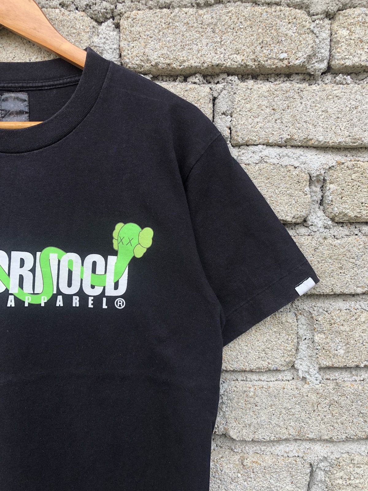 Japanese Brand Vintage Neighbourhood X Kaws Original Fake Tshirt Size US M / EU 48-50 / 2 - 6 Thumbnail