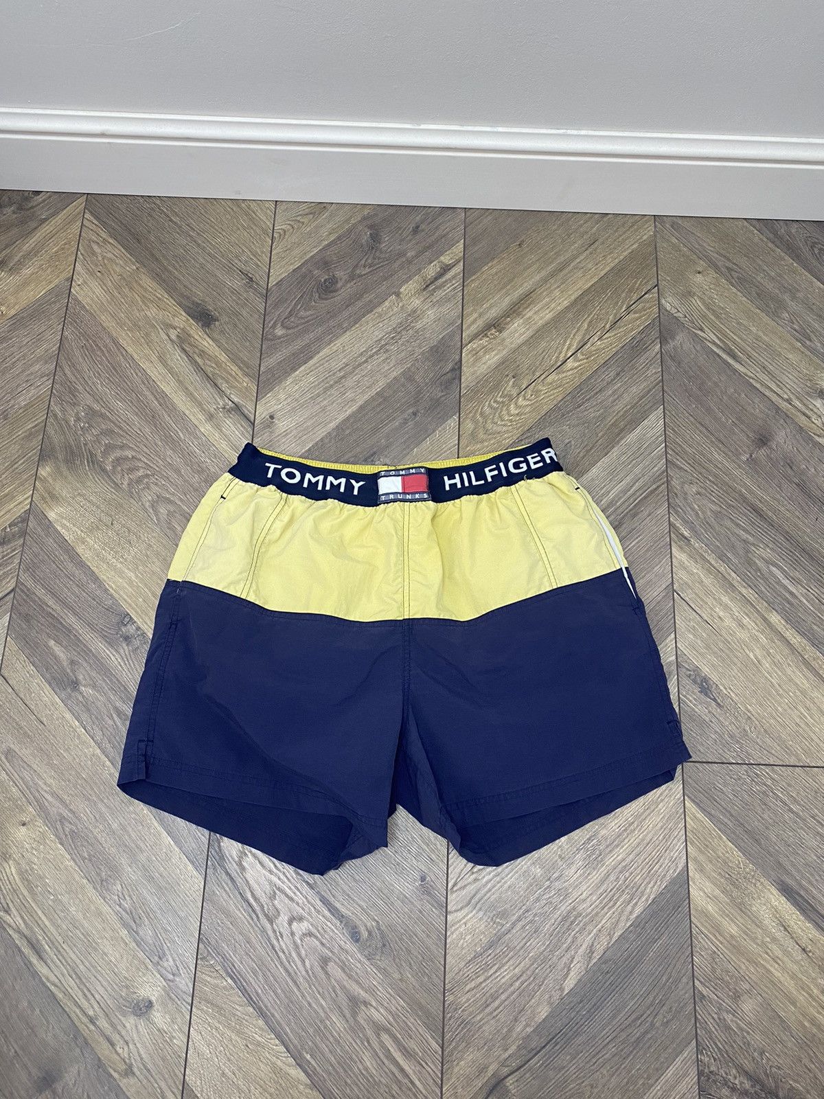 Tommy Hilfiger × Vintage Vintage Tommy Hilfiger Trunks Shorts Size US 31 - 2 Thumbnail