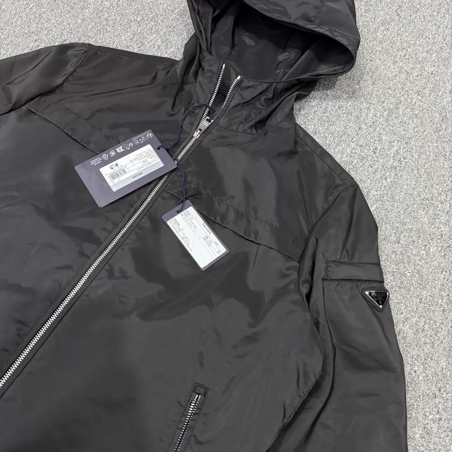 Prada Prada 26 New Black Triangle Logo Nylon Jacket 52 Unused Tags Size US L / EU 52-54 / 3 - 3 Thumbnail