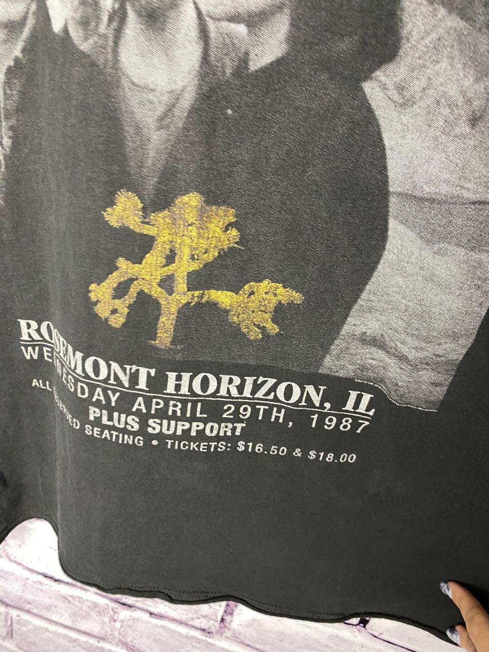 Band Tees MENS Vintage 1987 U2 LIVE Tour Band Tees Size US XL / EU 56 / 4 - 4 Thumbnail
