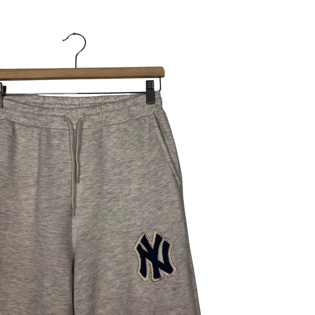 Japanese Brand 📌Vintage Jogger Pants MLB New York Big Logo Size US 26 / EU 42 - 7 Thumbnail