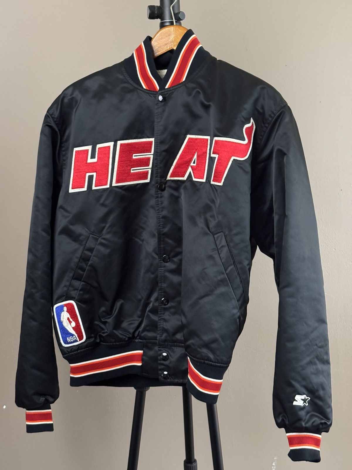 Starter Vintage Starter Satin jacket Miami heat near new size L Size US L / EU 52-54 / 3 - 1 Thumbnail