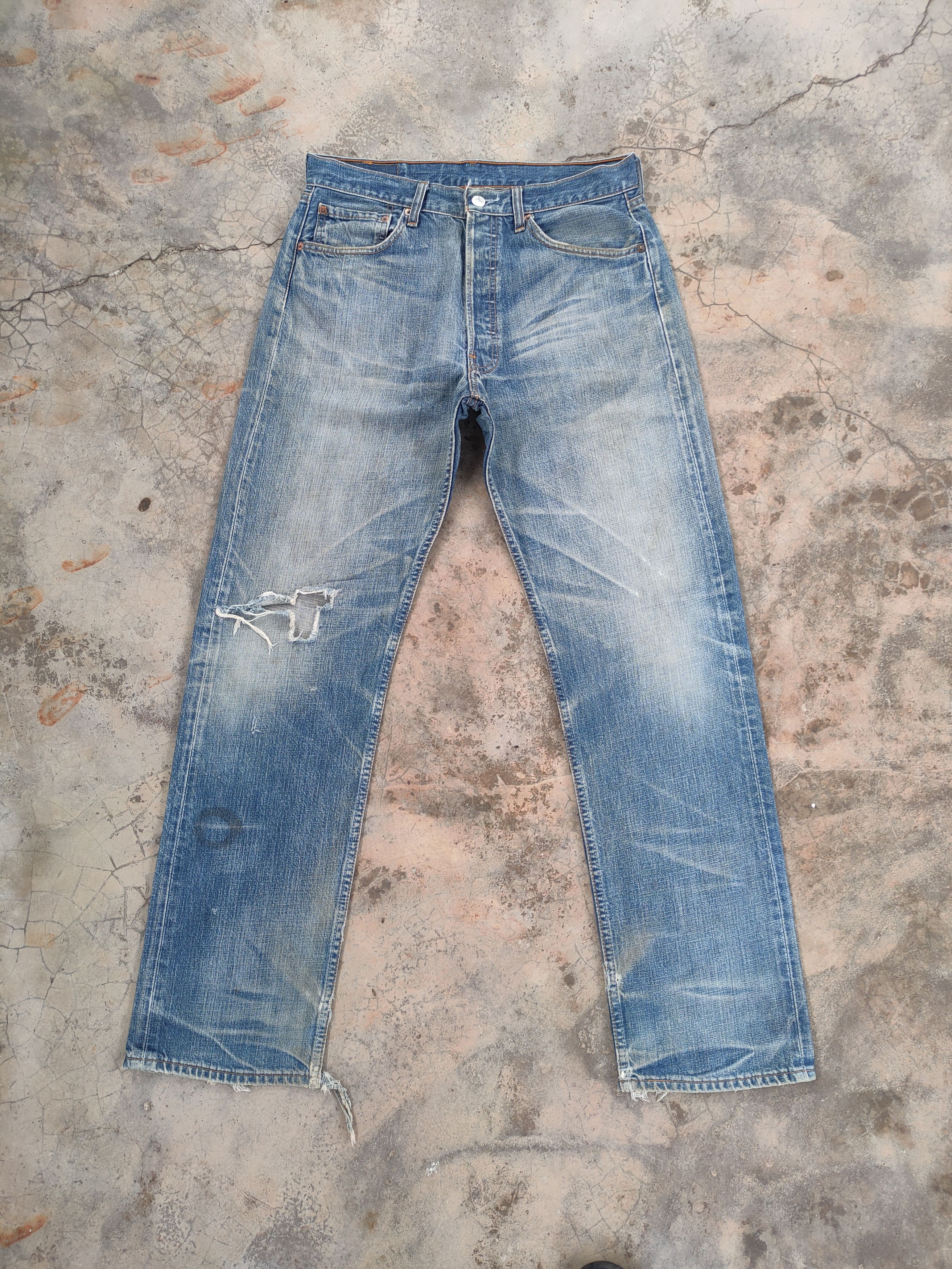 VINTAGE LEVI\'S 501 DISTRESSED JEANS DENIM PANTS