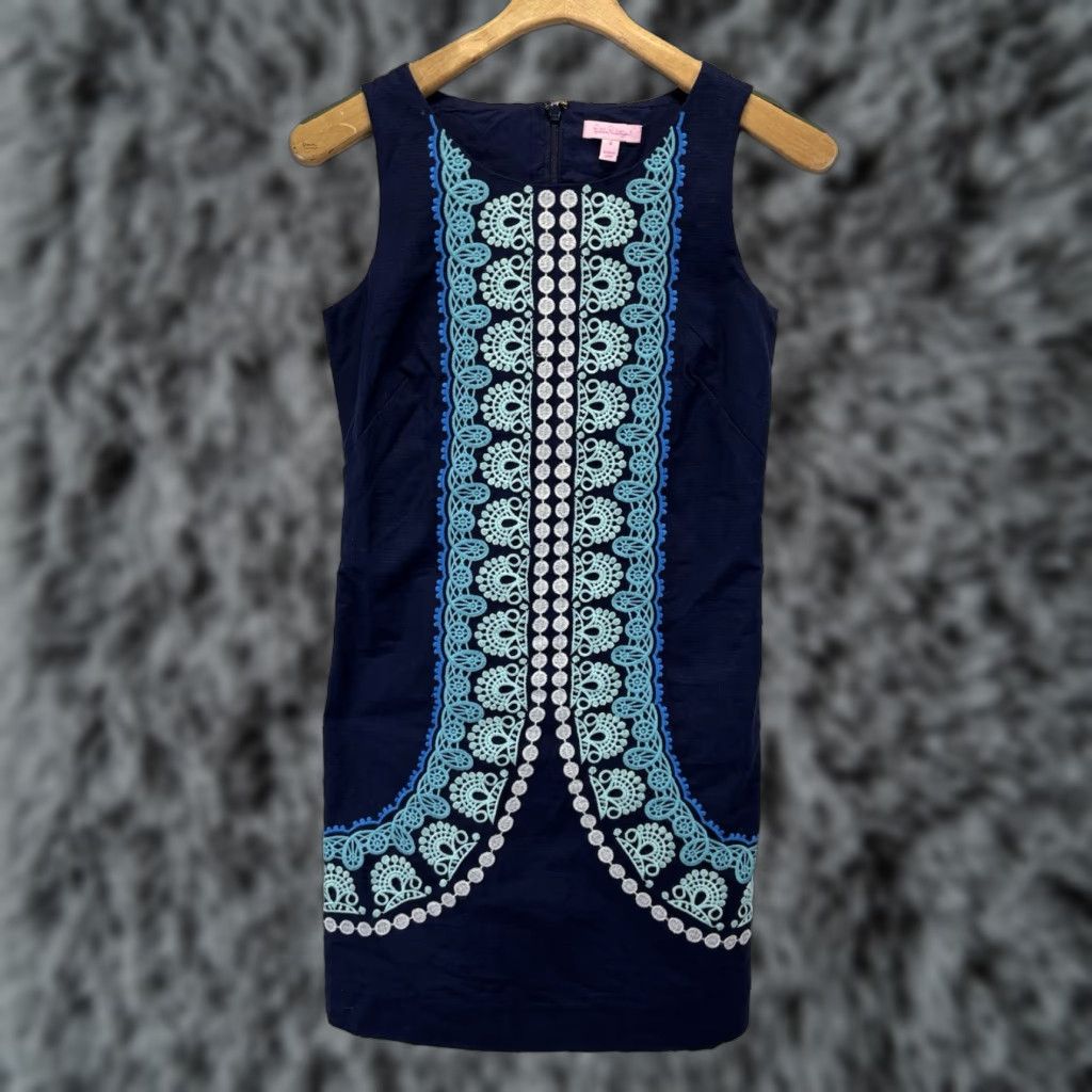 Lilly Pulitzer Lilly Pulitzer Stephanie Sheath Dress Womens 0 Navy Embroidered Resort Wear Dress Beach Sleeveless Round Neck Zip Short Vintage No Womens Size XS / US 0-2 / IT 36-38 - 1 Thumbnail