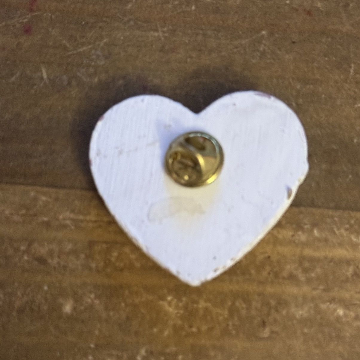 Vintage Vintage white crackled resin heart with red roses tax pin Size ONE SIZE - 3 Thumbnail