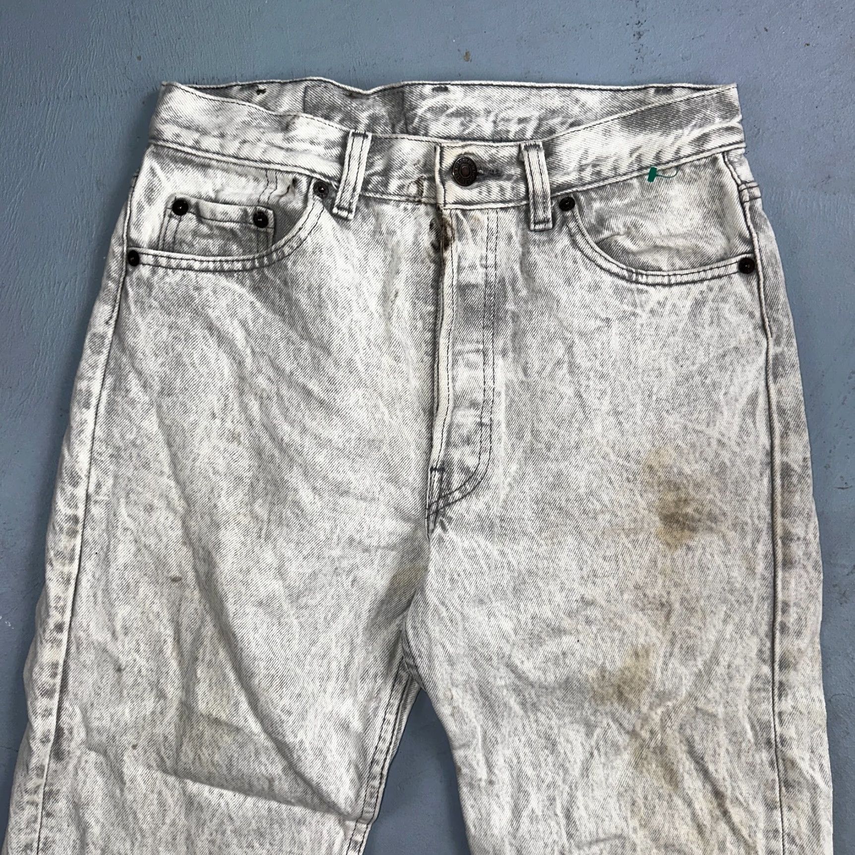 Levi's VINTAGE Levi's 501 Jeans Gray Acid Wash 29x36 501 Straight Leg Mens 90s Denim Cotton Blue/Gray Size US 29 - 2 Thumbnail