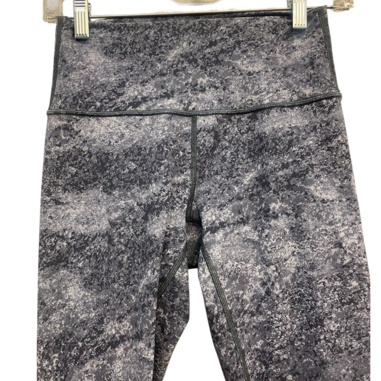 Lululemon Lululemon Wunder Under Crop (Hi-Rise) 21" Area Ice Grey SZ 6 Size 28" / US 6 / IT 42 - 4 Thumbnail