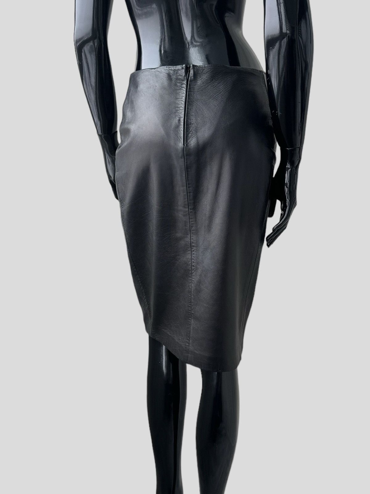 Versace Gianni Versace leather midi skirt Size 28" / US 6 / IT 42 - 2 Thumbnail