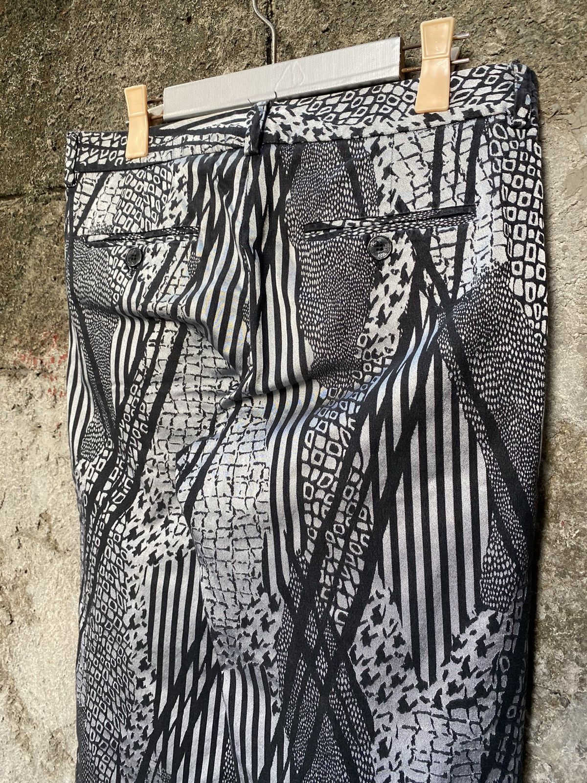 Versace Embossed design jeans Size US 32 / EU 48 - 8 Thumbnail