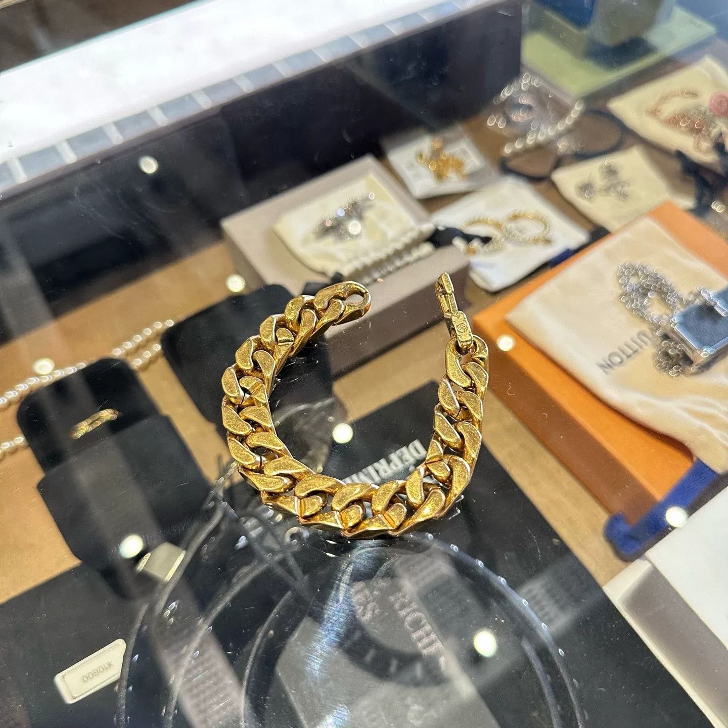 Louis Vuitton Louis Vuitton Gold Jewelry L Men Size ONE SIZE - 1 Thumbnail