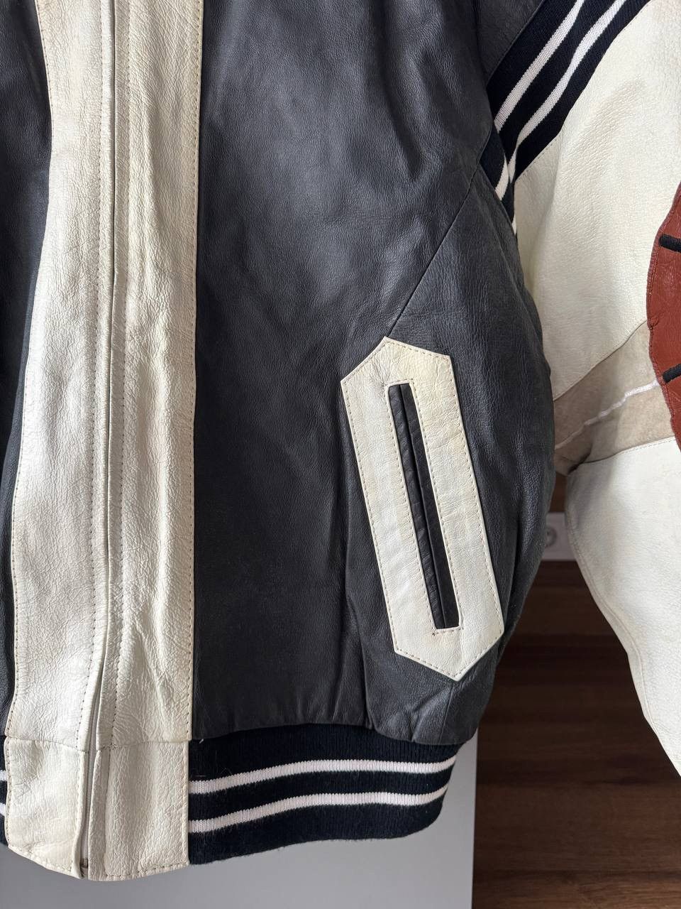 Michael Hoban Vintage Michael Hoban Basketball 80s Leather Jacket Size US L / EU 52-54 / 3 - 2 Thumbnail