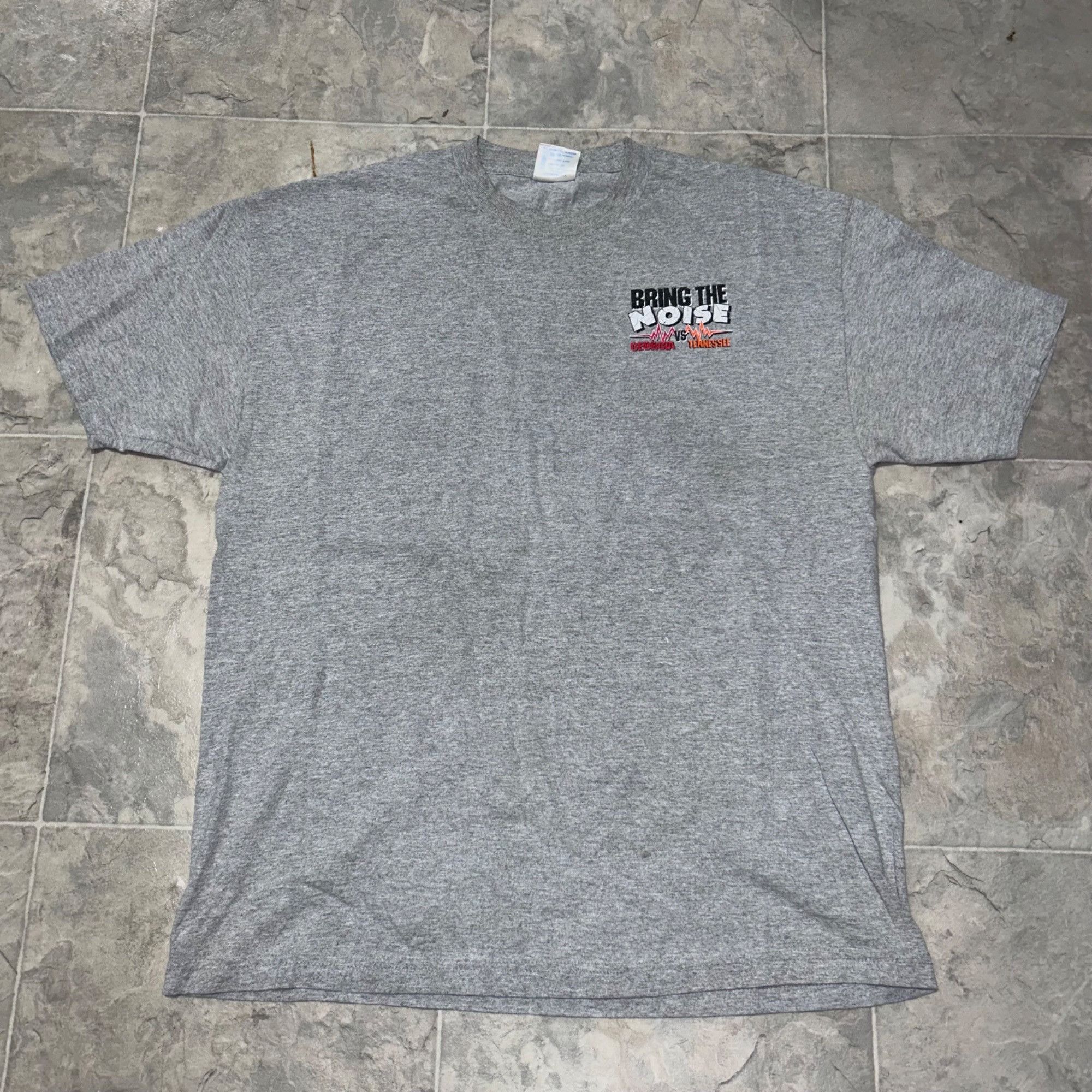 NCAA Vintage/Y2K Style Georgia Vs Tennessee Shirt Size US XL / EU 56 / 4 - 1 Thumbnail